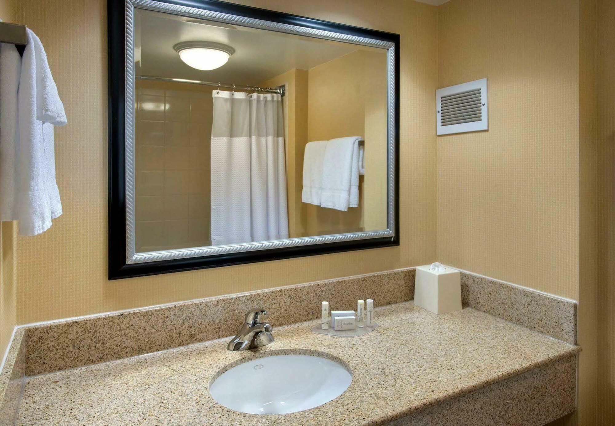 Hotel Courtyard By Marriott Meadowlands